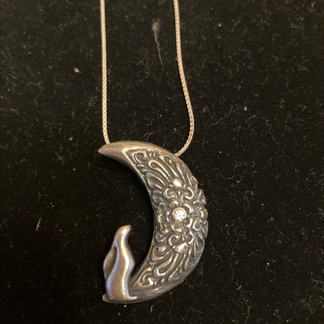 Moon gazing hare pendant 