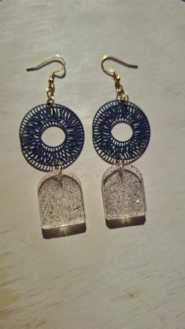 Boucles d'oreilles rosace resine dorée 