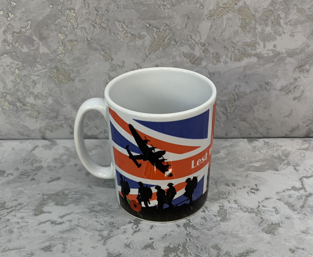 Lest we forget mug.