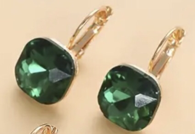 Green Glass Crystal Earrings- STOE03