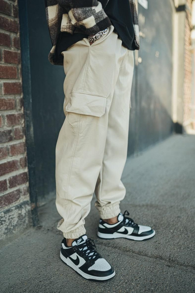 Pantalon cargo similicuir 