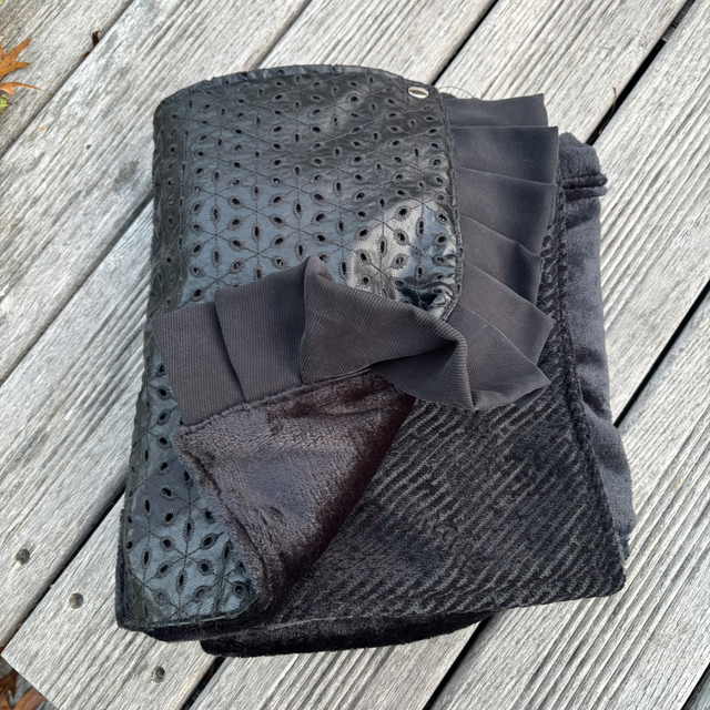 Écharpe Cocoon Fluffy – Black Élégance