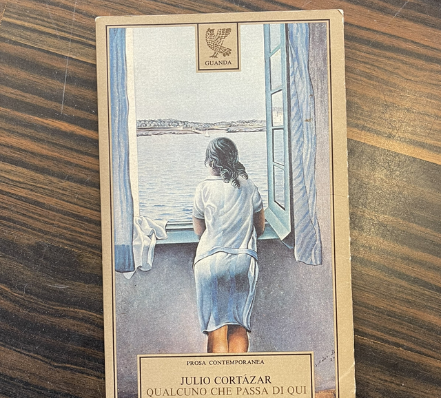 Julio Cortázar - Qualcuno che passa di qui (Guanda, 1984)