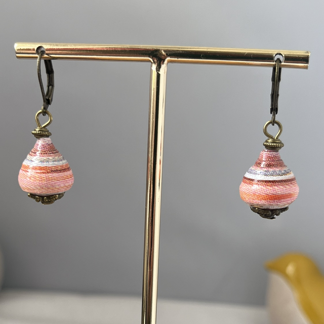 #44 Boucles d’oreilles affiche