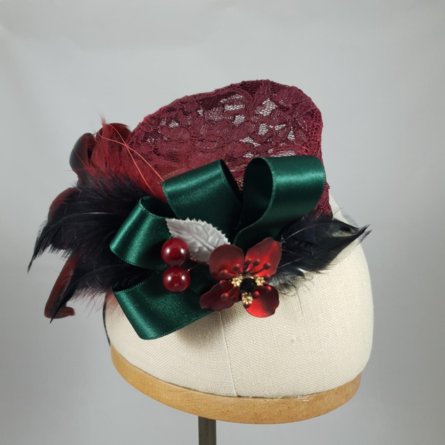 Fascinator en dentelle moulée bordeaux