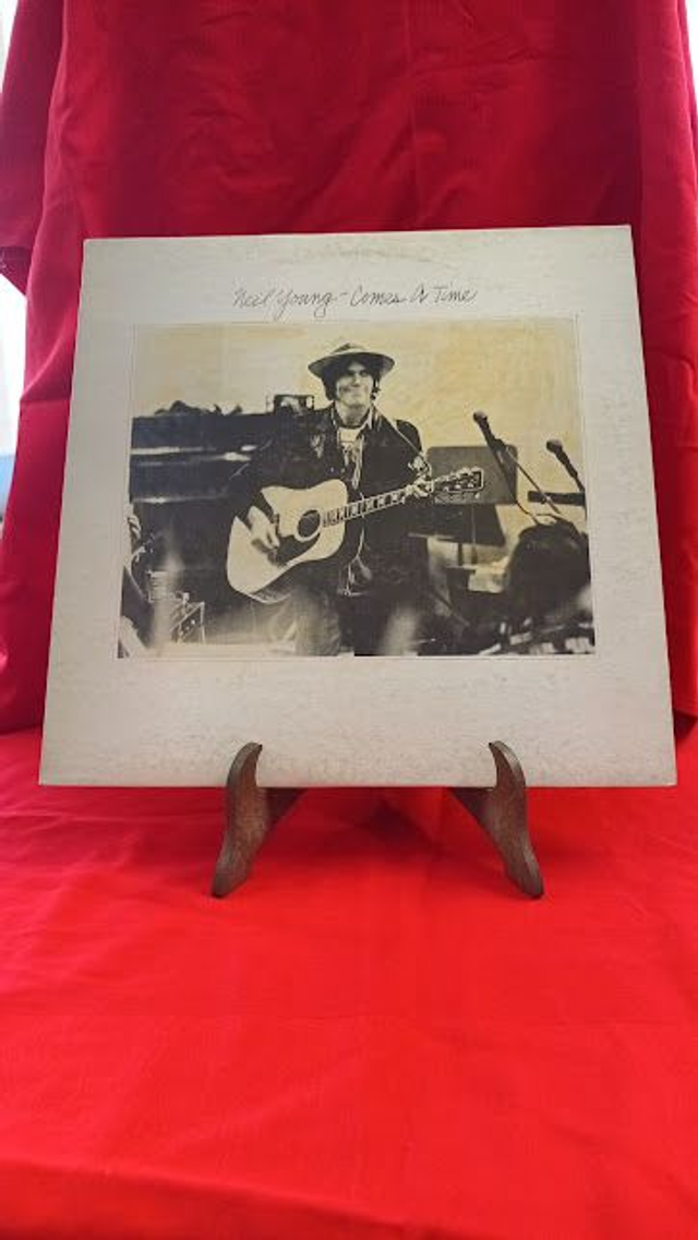 Neil Young – Comes A Time