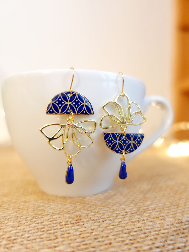 Plaqué or 18k / Papier japonais washi / Bleu marine, or / Bijou japonais / Boucles d'oreilles asymétriques /
