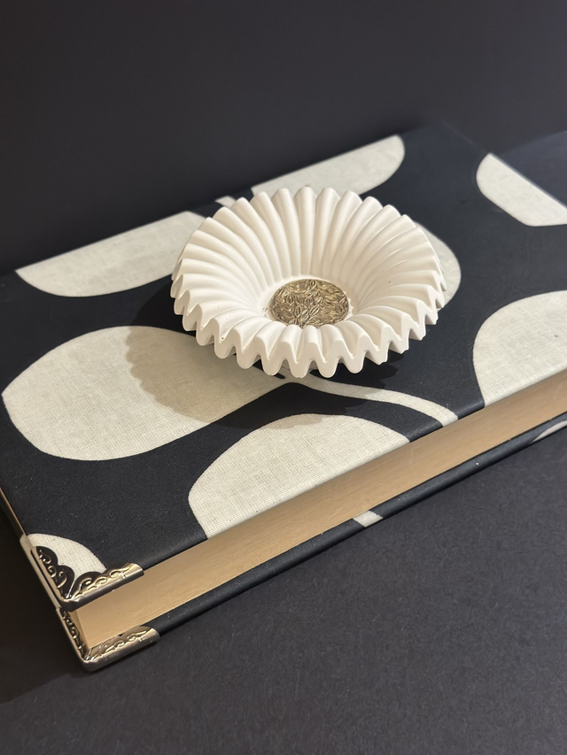 HANDMADE WAVY RING TRAY 