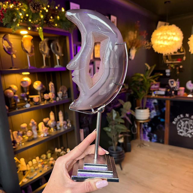 Agate Man in the Moon Carving R54R6A