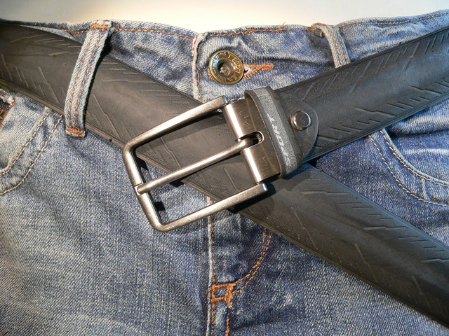 Modèle en pneu de course Pirelli noir reliefs, SPORT