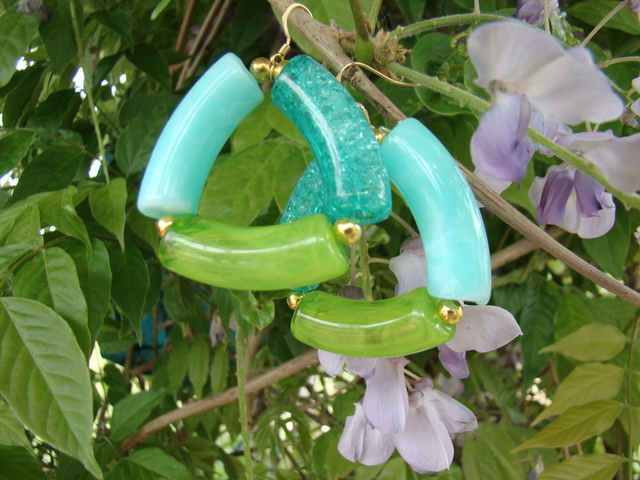 Boucles d&#039;oreilles perles tubes incurvées Chhaaya Saiman