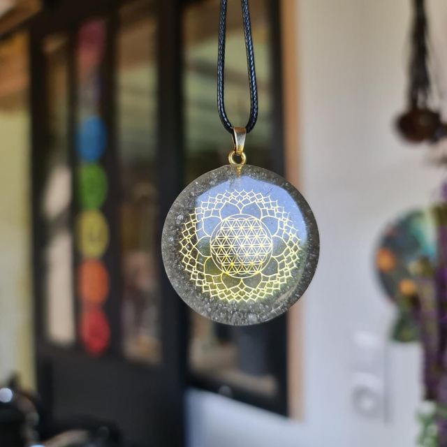 Amulette Fleur de vie Quartz