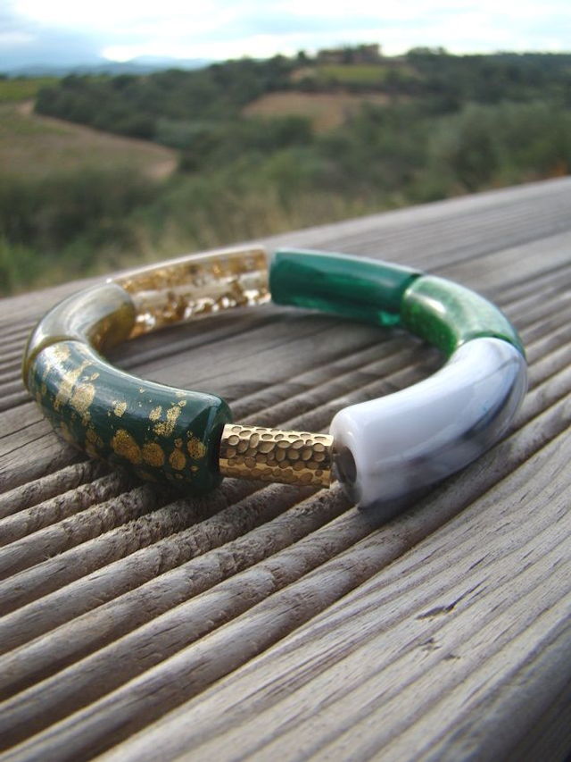 Bracelet perles tubes incurvées Chandra Panna feuille or