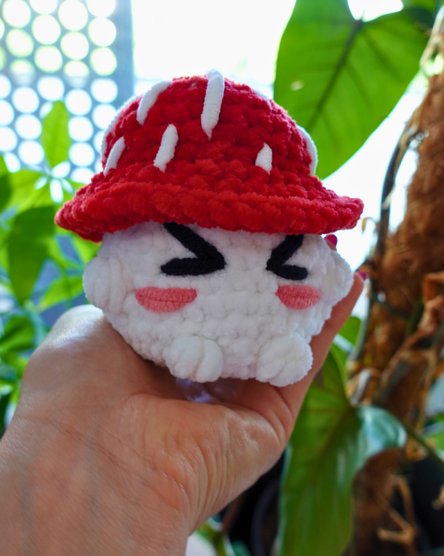 Petite Lila | Créature d&#039;atelier champignon en crochet pour t&#039;émerveiller