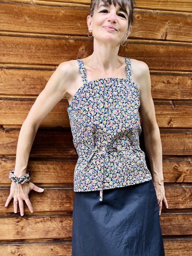 Top MiKro noir fleurs mulitico