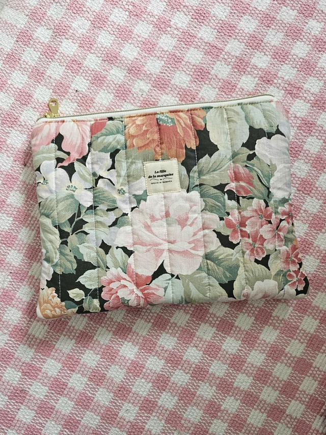 Pochette matelassée en tissus upcyclés
