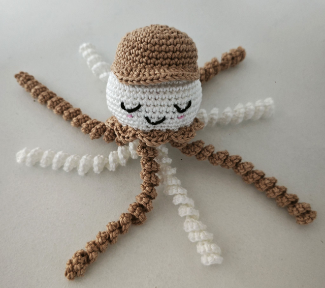 Pieuvre blanche et beige