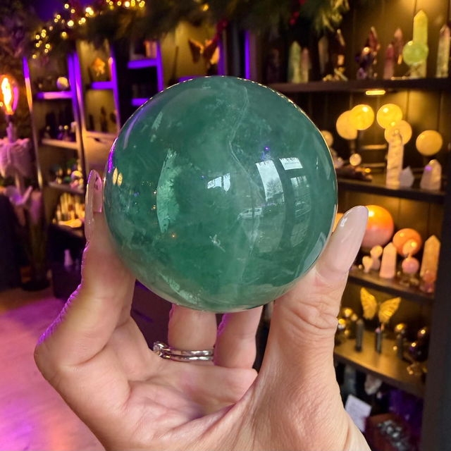 Fluorite Sphere R61F4