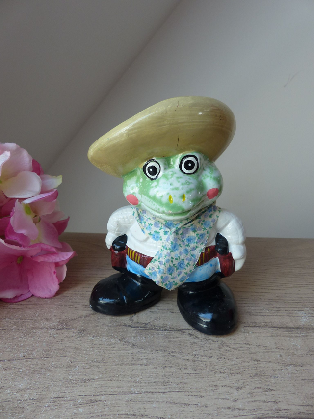 COLLECTION TIRELIRE - Figurine Grenouille Cow-Boy, Grenouille Policier, Grenouille Justicier, Grenouille avec Revolver Cadeau Ami Famille