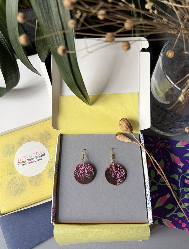 Ohrringe klein aus Rindsleder Siebdruck rosa (inkl. Geschenkbox)