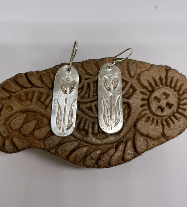 Long tulip drop earrings 