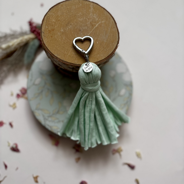Porte-clés pompon vert d’eau en coton recyclé
