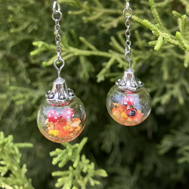 Boucles d&#039;oreilles rouge et orange