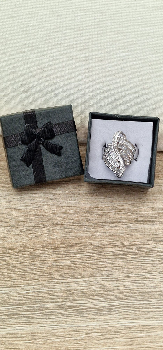 Bague Argentée Rhodium Plaqué Zirconiums