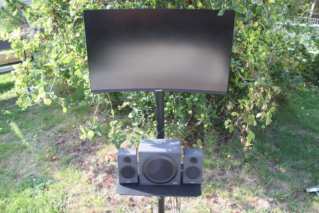 Vermietung 32 Zoll  Full-HD (1920x1080) Monitor inklusive Lautsprecher