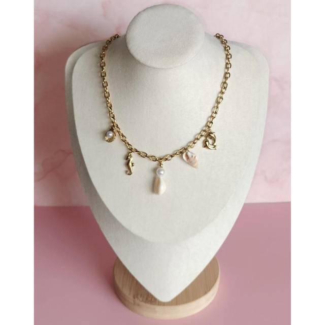 Collier à breloques marines