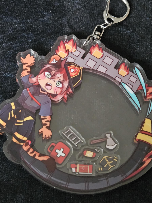 [END STOCK] Shaker Keychain Firefighter & Police Officer