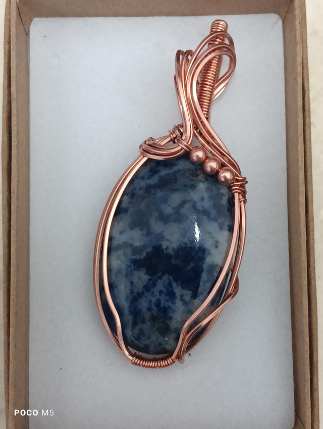 Pendentif cuivre et sodalite 