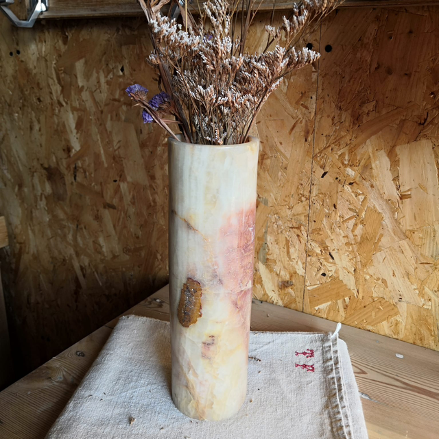 Vase en albâtre