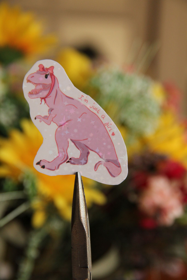 Sticker Dinosaure rose t-rex  "i'm just a girl" 