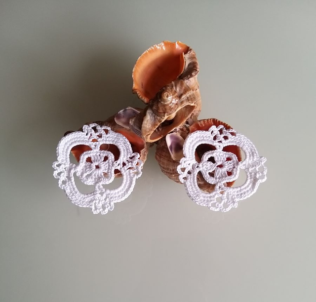 Horgolt fülbevaló fehér színben