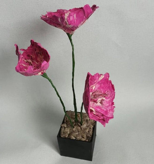 TRIO DE FLEURS ROSES, fait main, papier mâché, fleurs éternelle, à offrir ou pour sa décoration