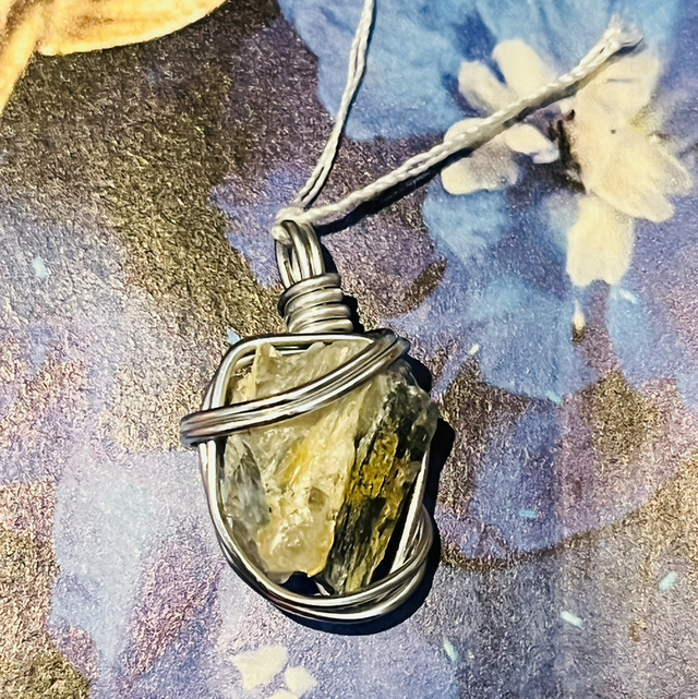 Pendentif cyanite 
