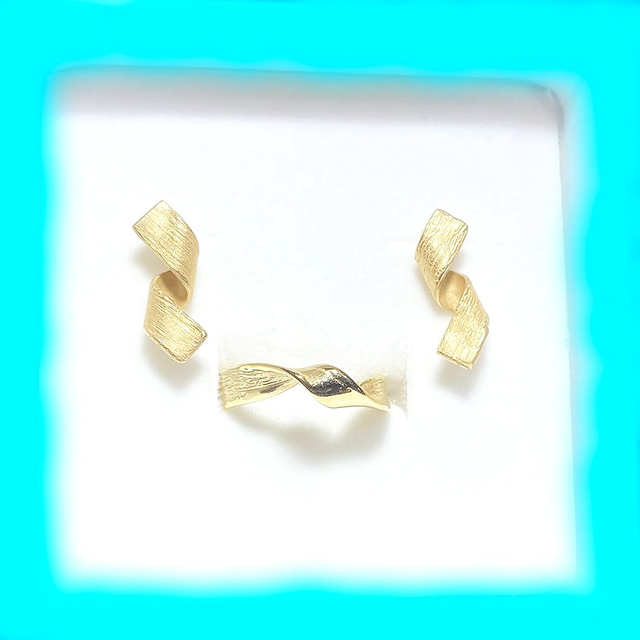 Sussuri di Bosco: Parure Betulla con Anello e Orecchini Coordinati.