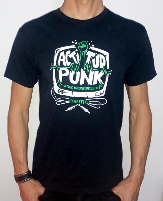 Camiseta  "Actitud Punk"