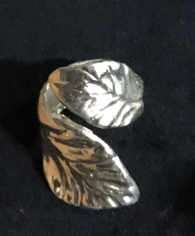 Silver leaf ring 