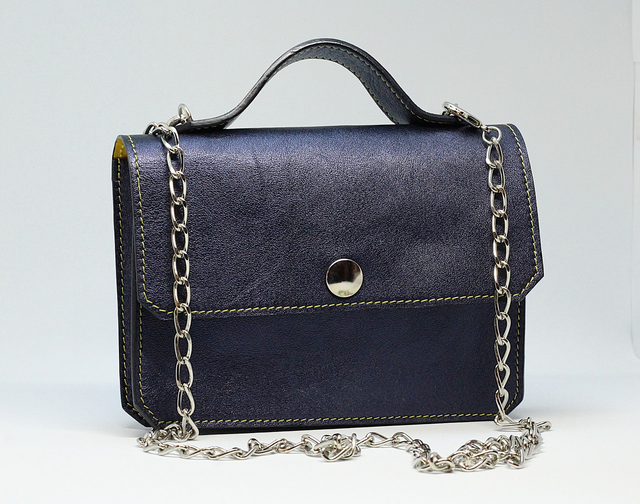 LE PITCHOUN bleu métallisé chaîne argentée