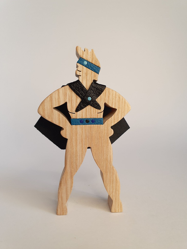 Super-Héros décoratif en bois de frêne et cuir Bleu