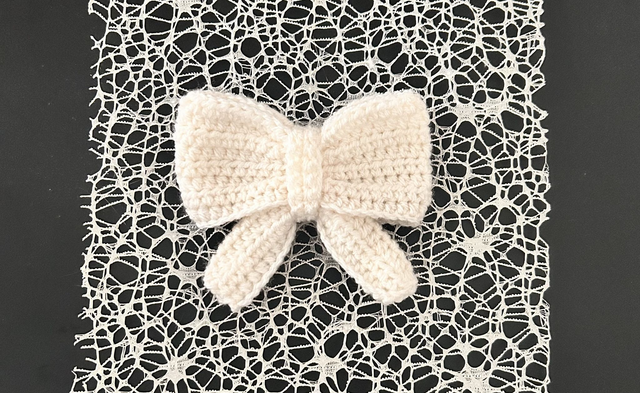 Barrette nœud crochetée (plusieurs couleurs)