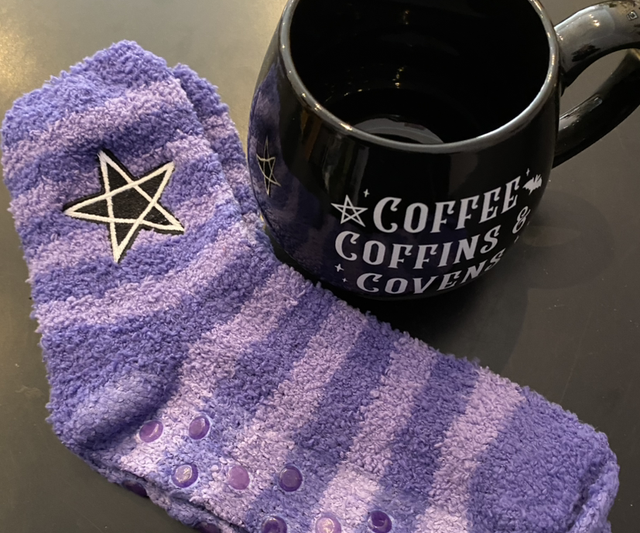 Coven Mug mit Socken