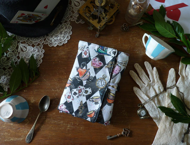 Protège livre thème Alice aux pays des merveilles 