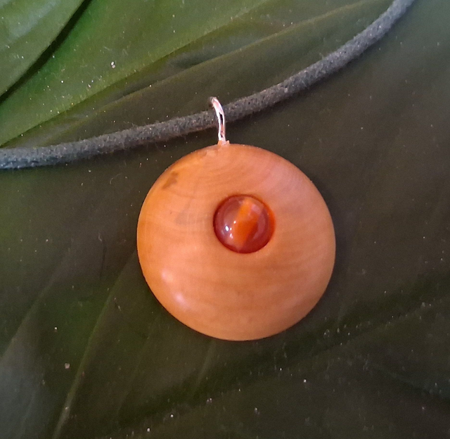 Pendentif en bois et Pierre, Buis et Cornaline