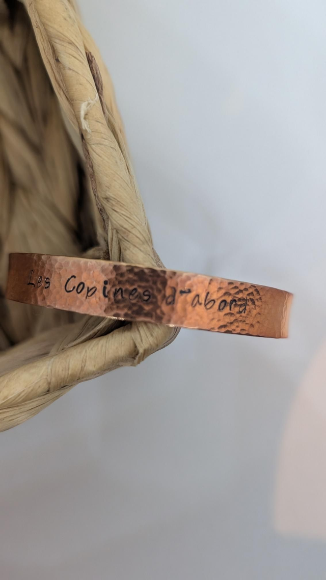 Jonc gravé &quot;les copines d&#039;abord&quot;