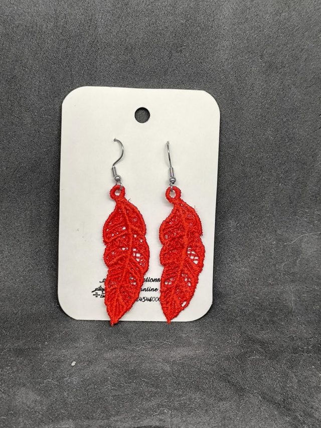 Boucle d'oreille plume rouge 