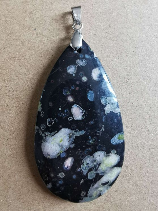 Grand Pendentif en Jaspe fleur de prunier