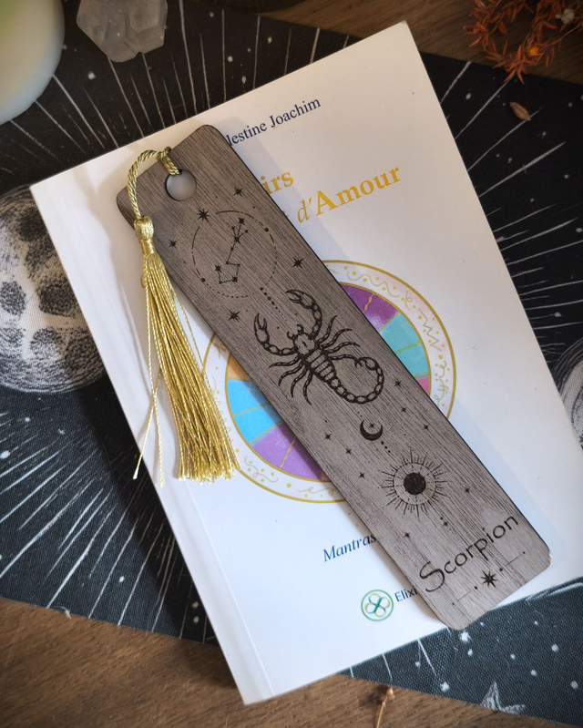 Marque-page Scorpion en noyer